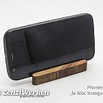 le-bloc-triangulaire-using-with-phone-landscape-a.jpg le-bloc-triangulaire-using-with-phone-landscape-a.jpg