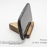 le-bloc-triangulaire-using-with-phone-landscape-b.jpg le-bloc-triangulaire-using-with-phone-landscape-b.jpg