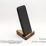 le-bloc-triangulaire-using-with-phone-portrait-a.jpg le-bloc-triangulaire-using-with-phone-portrait-a.jpg