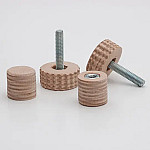 Fuesse-Schraubenkoepfe.jpg Fuesse-Schraubenkoepfe.jpg